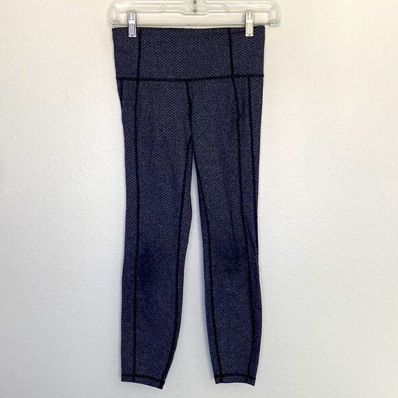 Athleta Crop Leggings XS. See Video - Picture 3 of 11